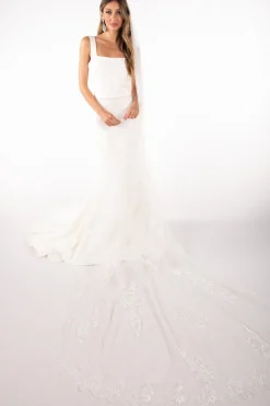 ASTER Long Wedding Veil with Lace Appliques