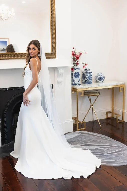 IRIS Long Veil